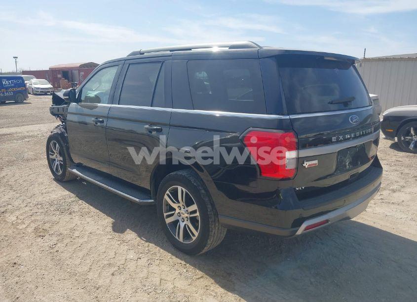Photo 3 of 2022 Ford Expedition XLT (VIN 1FMJU1HT1NEA48965)