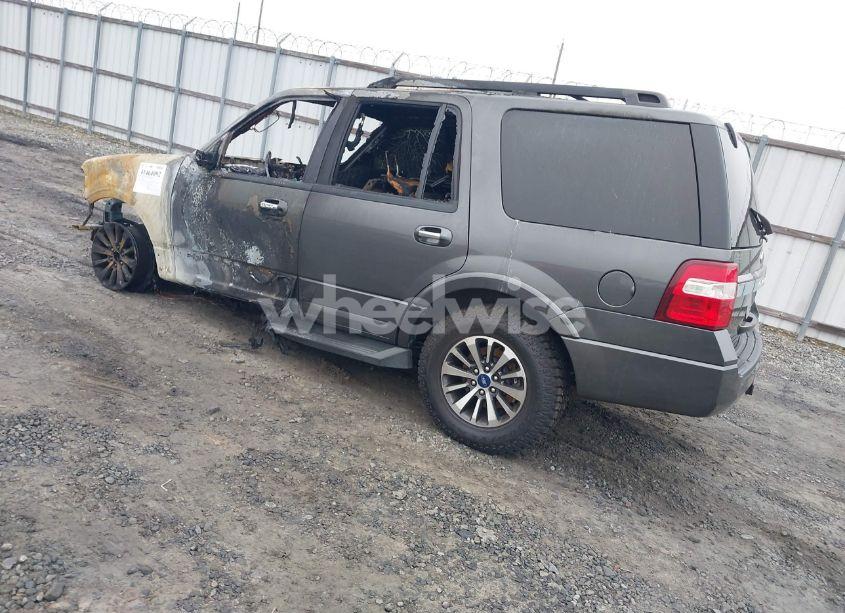 Photo 3 of 2015 Ford Expedition XLT (VIN 1FMJU1HT2FEF12363)