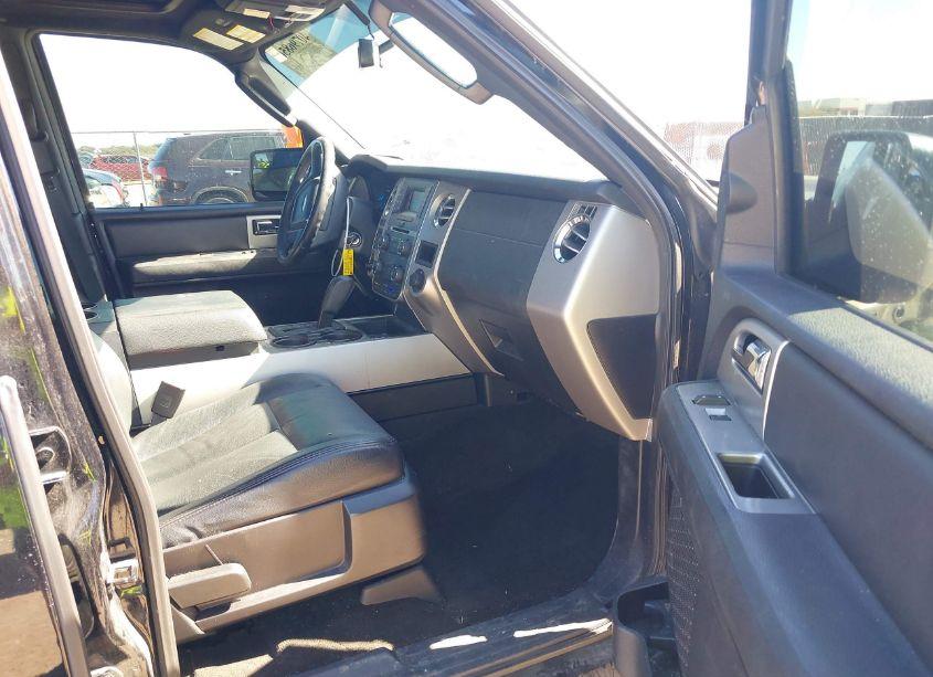 Photo 5 of 2017 Ford Expedition XLT (VIN 1FMJU1HT2HEA19785)