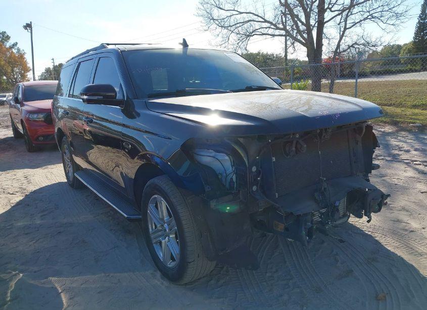 2018 Ford Expedition XLT (VIN 1FMJU1HT2JEA55210) main photo