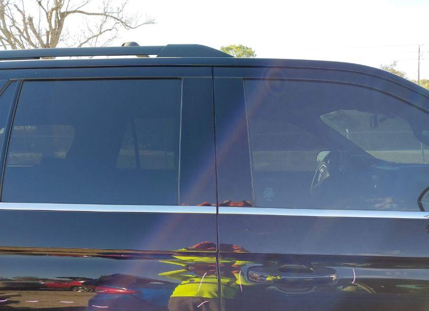 Photo 13 of 2018 Ford Expedition XLT (VIN 1FMJU1HT2JEA55210)