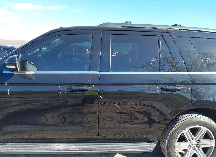 Photo 14 of 2018 Ford Expedition XLT (VIN 1FMJU1HT2JEA55210)