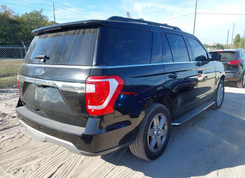 Photo 4 of 2018 Ford Expedition XLT (VIN 1FMJU1HT2JEA55210)