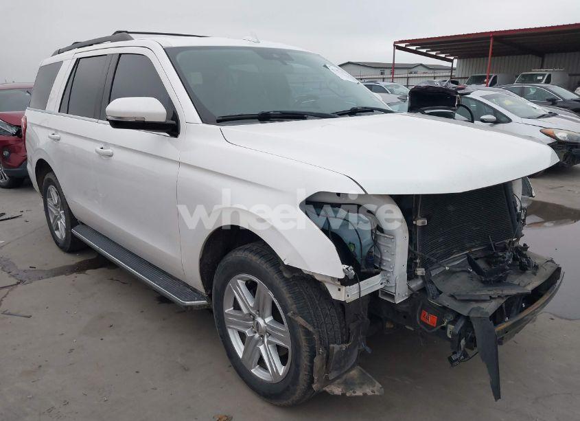 2018 Ford Expedition XLT (VIN 1FMJU1HT2JEA70497) main photo