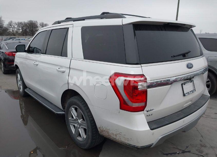 Photo 3 of 2018 Ford Expedition XLT (VIN 1FMJU1HT2JEA70497)