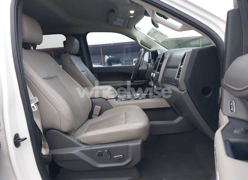 Photo 5 of 2018 Ford Expedition XLT (VIN 1FMJU1HT2JEA70497)