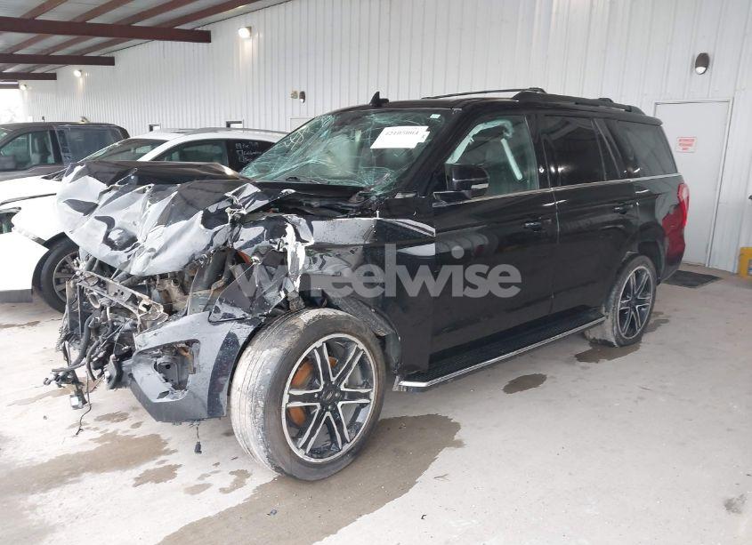 Photo 2 of 2021 Ford Expedition XLT (VIN 1FMJU1HT2MEA29260)