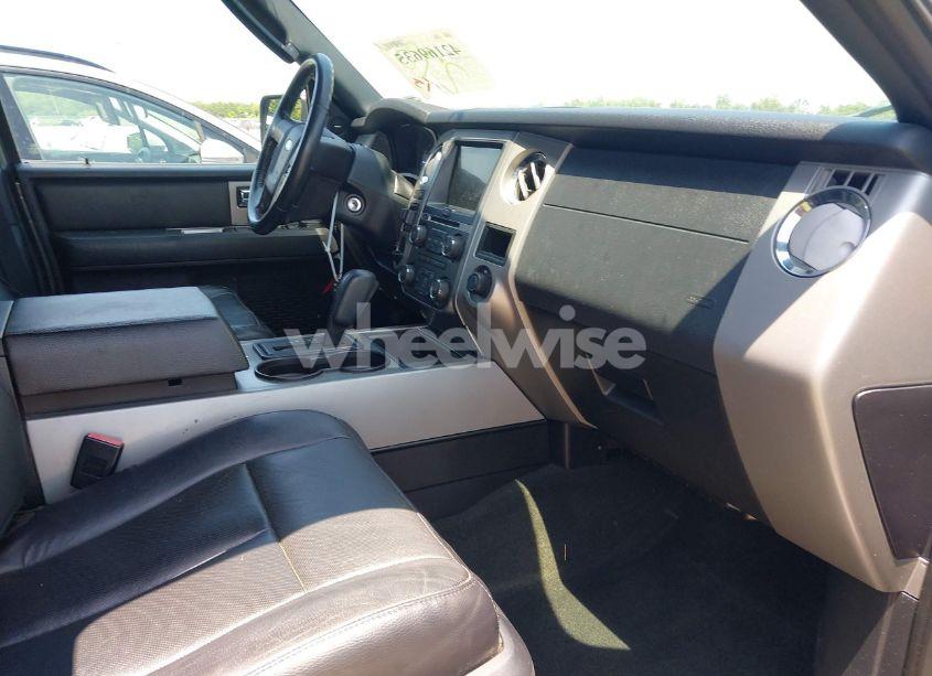 Photo 5 of 2016 Ford Expedition XLT (VIN 1FMJU1HT3GEF38441)