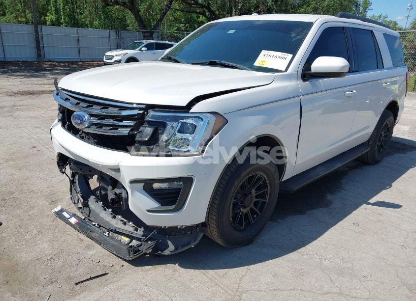 Photo 2 of 2019 Ford Expedition XLT (VIN 1FMJU1HT3KEA10827)