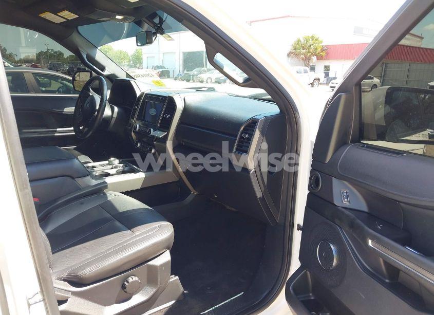 Photo 5 of 2019 Ford Expedition XLT (VIN 1FMJU1HT3KEA10827)
