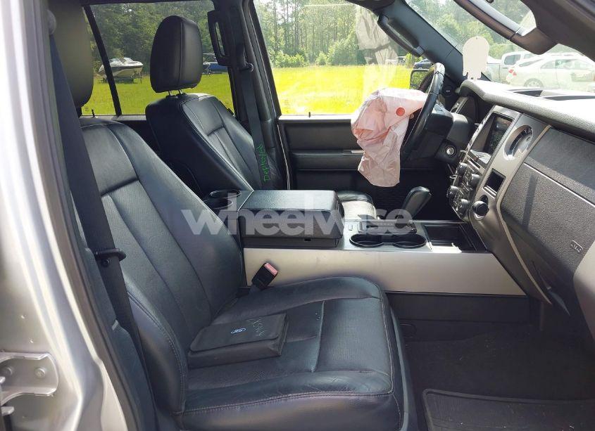 Photo 5 of 2017 Ford Expedition XLT (VIN 1FMJU1HT4HEA76506)