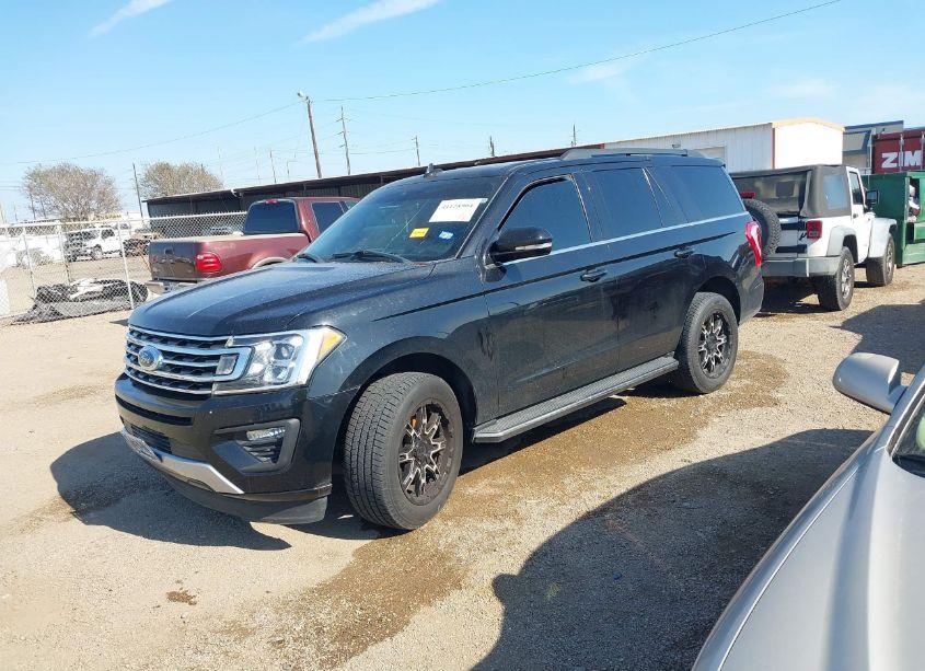 Photo 2 of 2019 Ford Expedition XLT (VIN 1FMJU1HT4KEA78490)