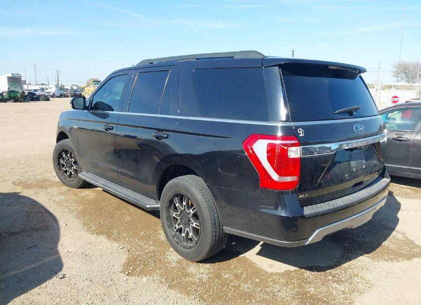 Photo 3 of 2019 Ford Expedition XLT (VIN 1FMJU1HT4KEA78490)