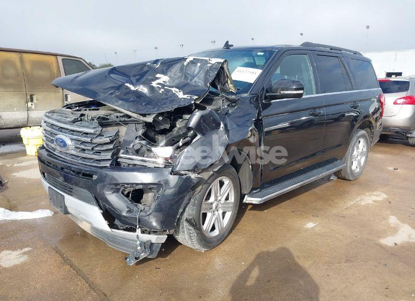 Photo 2 of 2021 Ford Expedition XLT (VIN 1FMJU1HT4MEA76760)