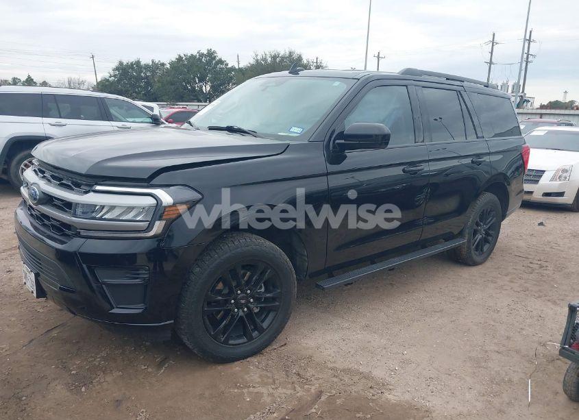 Photo 2 of 2022 Ford Expedition XLT (VIN 1FMJU1HT4NEA56445)