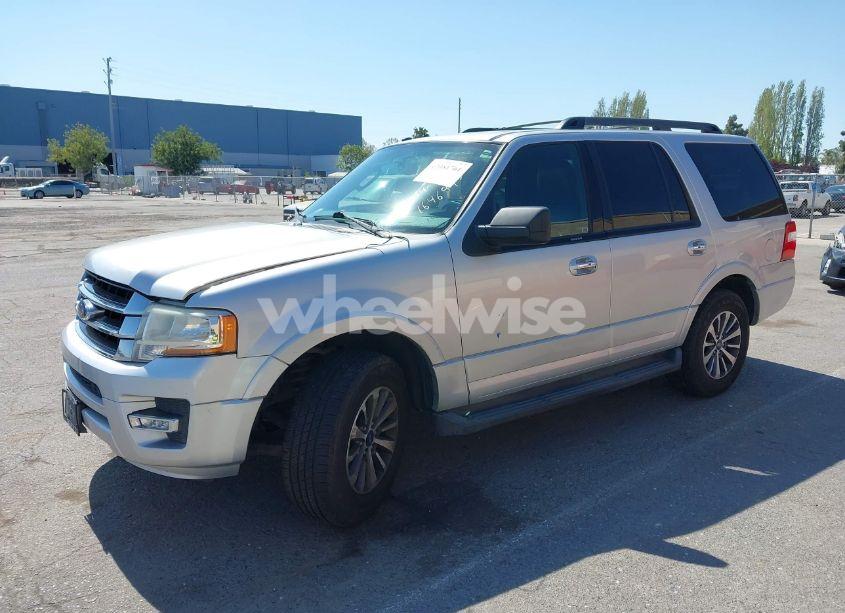 Photo 2 of 2016 Ford Expedition XLT (VIN 1FMJU1HT5GEF32043)