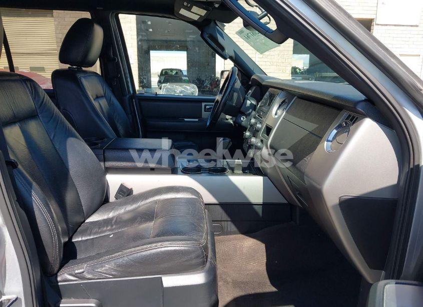 Photo 5 of 2016 Ford Expedition XLT (VIN 1FMJU1HT5GEF32043)