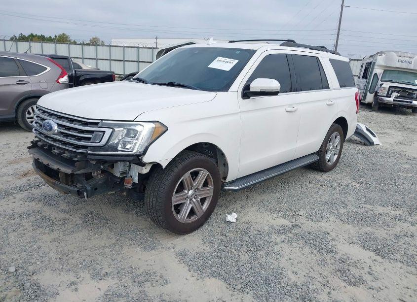 Photo 2 of 2019 Ford Expedition XLT (VIN 1FMJU1HT5KEA75162)