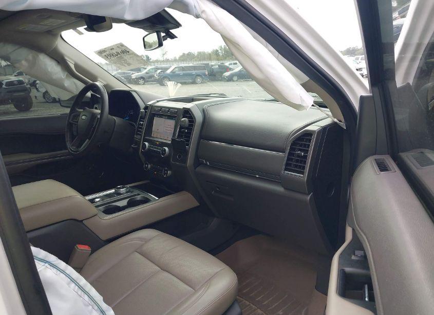 Photo 5 of 2019 Ford Expedition XLT (VIN 1FMJU1HT5KEA75162)