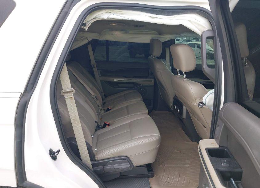 Photo 8 of 2019 Ford Expedition XLT (VIN 1FMJU1HT5KEA75162)