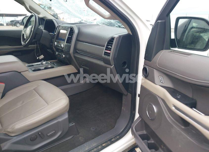 Photo 5 of 2020 Ford Expedition XLT (VIN 1FMJU1HT5LEA42762)