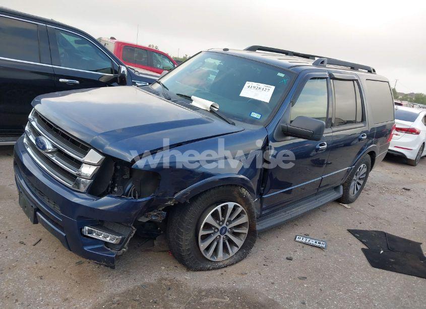 Photo 2 of 2016 Ford Expedition XLT (VIN 1FMJU1HT6GEF18250)