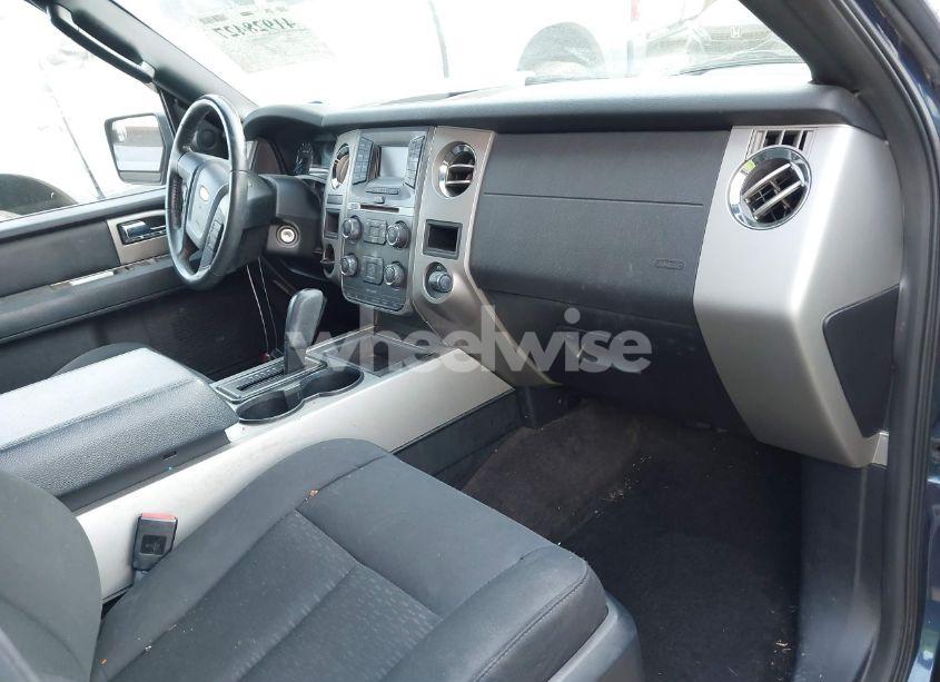 Photo 5 of 2016 Ford Expedition XLT (VIN 1FMJU1HT6GEF18250)