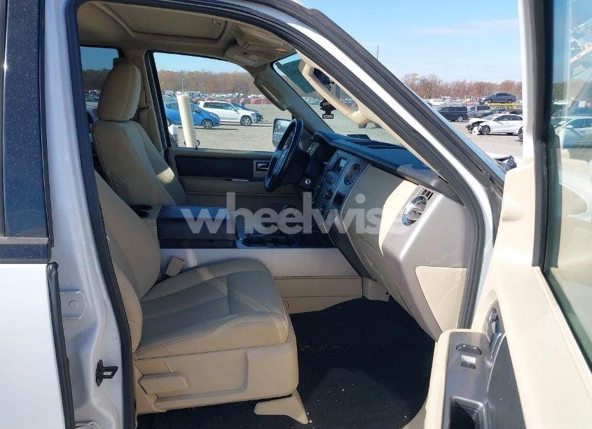 Photo 5 of 2017 Ford Expedition XLT (VIN 1FMJU1HT6HEA74062)