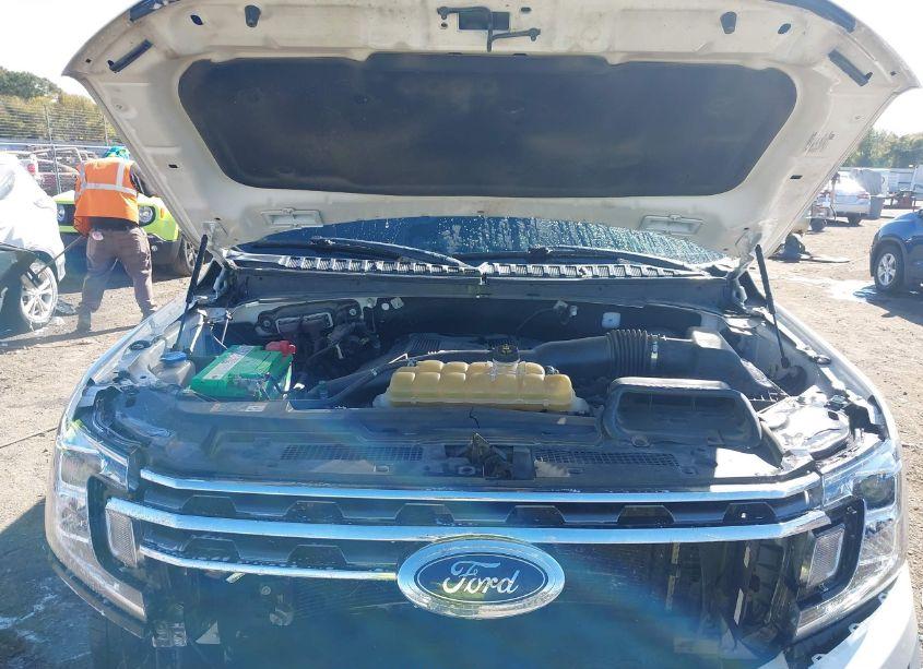 Photo 10 of 2018 Ford Expedition XLT (VIN 1FMJU1HT6JEA65500)