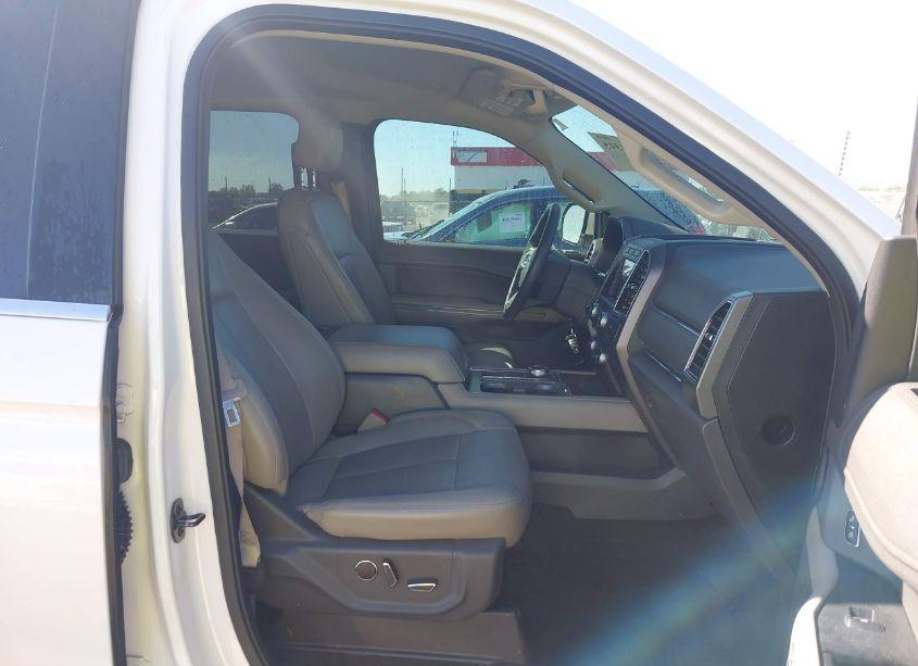 Photo 5 of 2018 Ford Expedition XLT (VIN 1FMJU1HT6JEA65500)