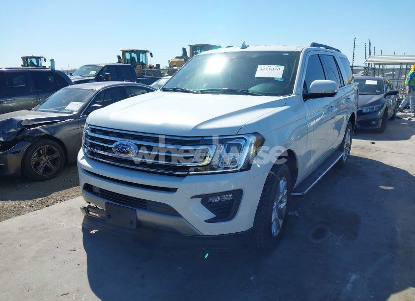 Photo 2 of 2021 Ford Expedition XLT (VIN 1FMJU1HT6MEA89025)