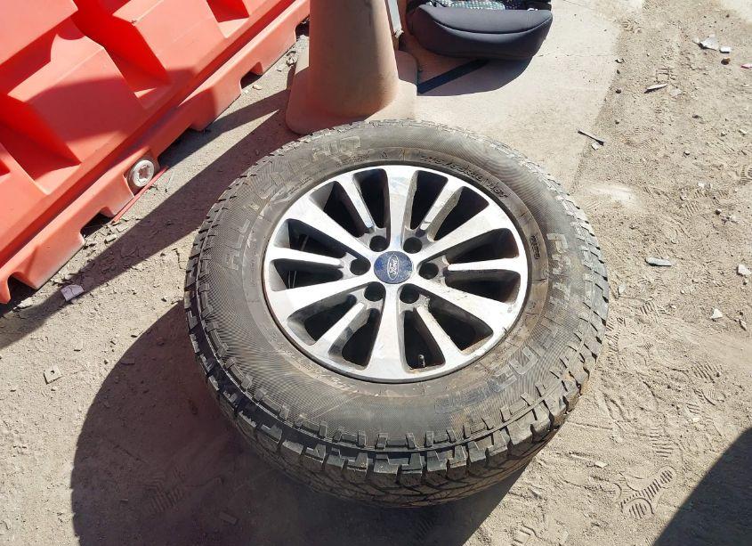 Photo 12 of 2015 Ford Expedition XLT (VIN 1FMJU1HT7FEF30549)