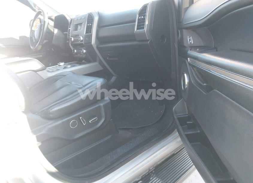 Photo 5 of 2018 Ford Expedition XLT (VIN 1FMJU1HT7JEA27919)