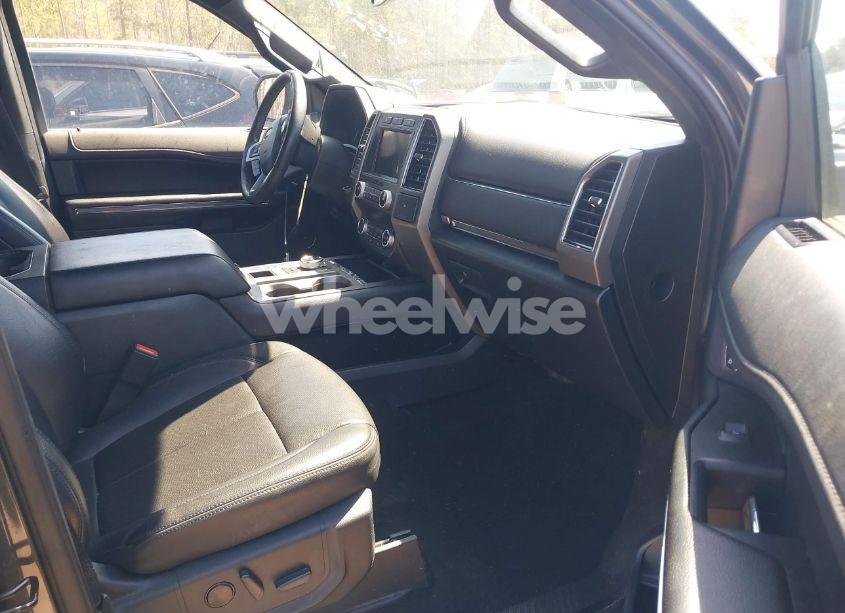 Photo 5 of 2021 Ford Expedition XLT (VIN 1FMJU1HT7MEA03432)