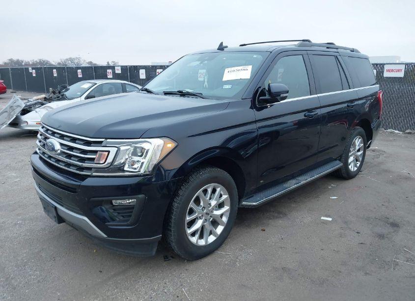 Photo 2 of 2021 Ford Expedition XLT (VIN 1FMJU1HT7MEA13555)