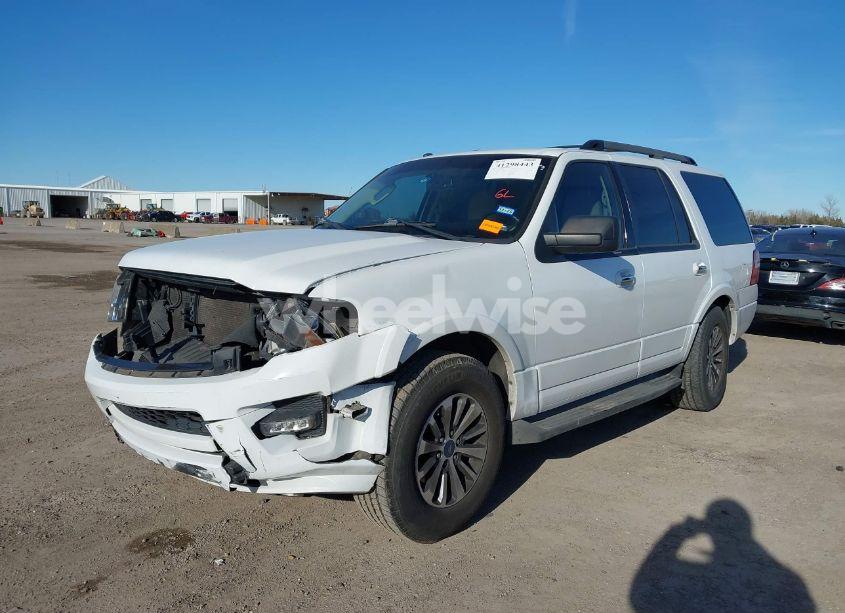 Photo 2 of 2015 Ford Expedition XLT (VIN 1FMJU1HT8FEF25490)