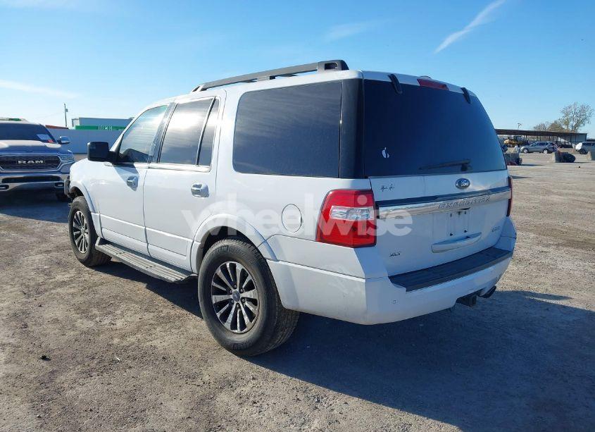Photo 3 of 2015 Ford Expedition XLT (VIN 1FMJU1HT8FEF25490)