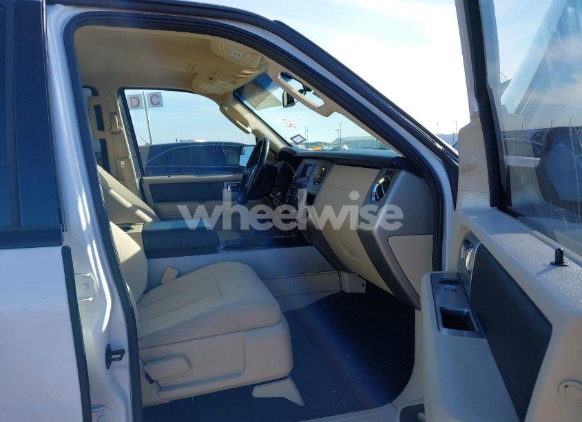 Photo 5 of 2015 Ford Expedition XLT (VIN 1FMJU1HT8FEF25490)