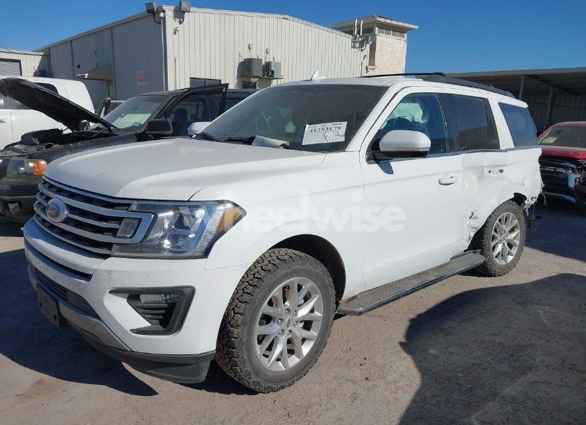 Photo 2 of 2021 Ford Expedition XLT (VIN 1FMJU1HT8MEA13905)