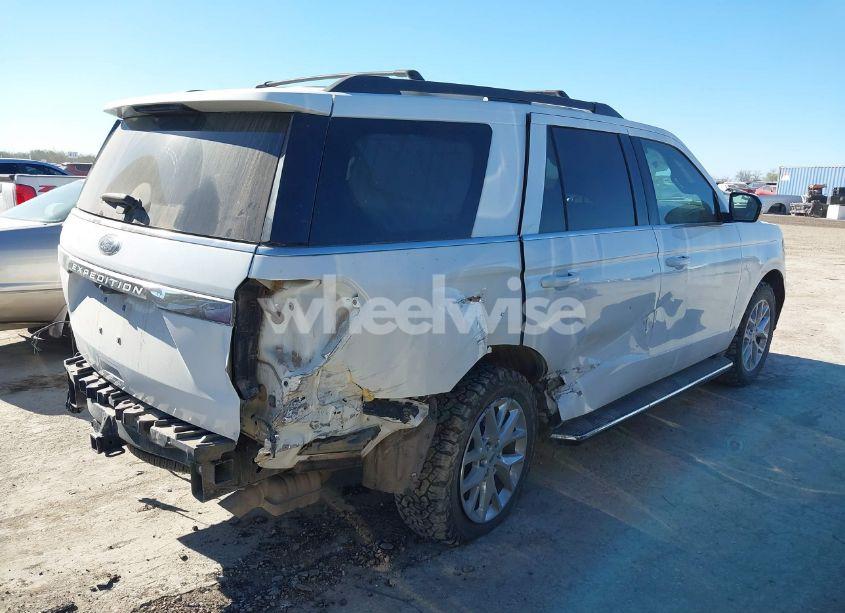 Photo 4 of 2021 Ford Expedition XLT (VIN 1FMJU1HT8MEA13905)