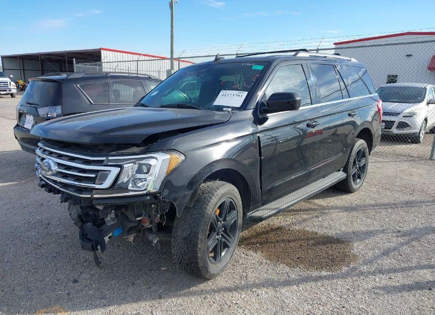 Photo 2 of 2021 Ford Expedition XLT (VIN 1FMJU1HT8MEA70007)
