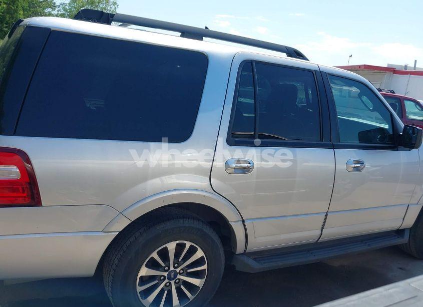 Photo 13 of 2015 Ford Expedition XLT (VIN 1FMJU1HT9FEF34070)