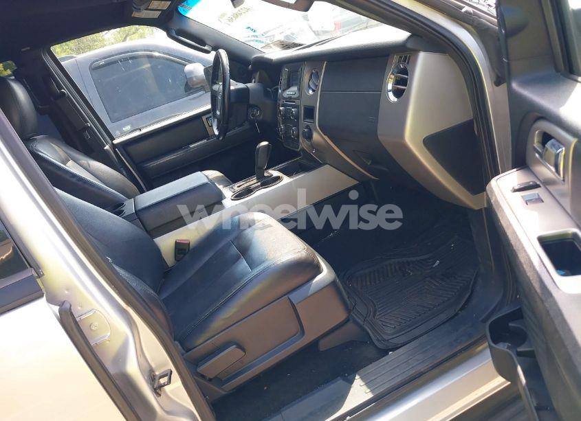 Photo 5 of 2015 Ford Expedition XLT (VIN 1FMJU1HT9FEF34070)