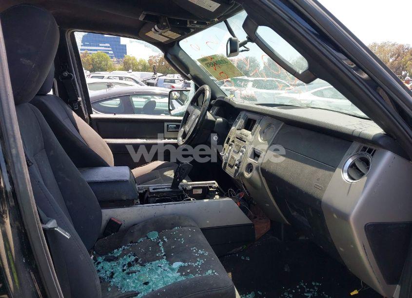 Photo 5 of 2016 Ford Expedition XLT (VIN 1FMJU1HT9GEF02673)