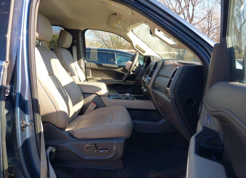 Photo 5 of 2018 Ford Expedition XLT (VIN 1FMJU1HT9JEA33687)