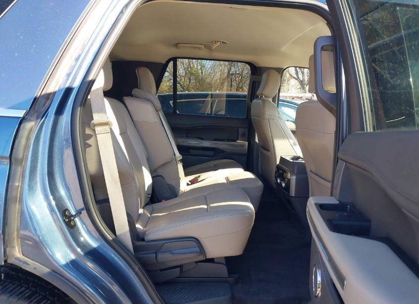 Photo 8 of 2018 Ford Expedition XLT (VIN 1FMJU1HT9JEA33687)