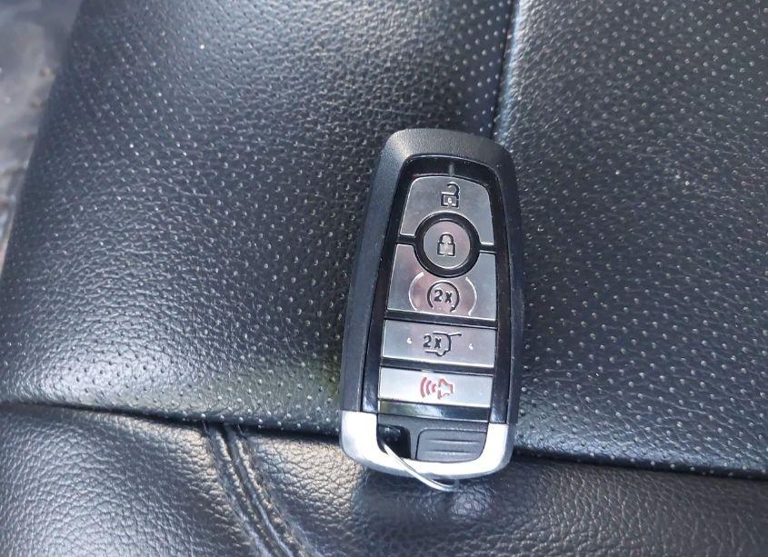 Photo 11 of 2020 Ford Expedition XLT (VIN 1FMJU1HT9LEA42568)