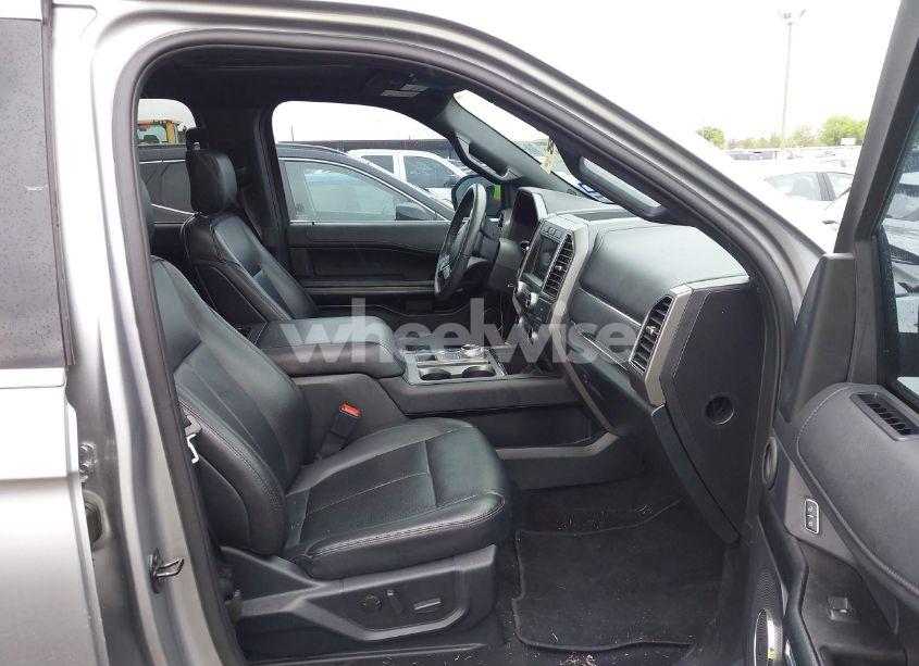 Photo 5 of 2020 Ford Expedition XLT (VIN 1FMJU1HT9LEA86179)