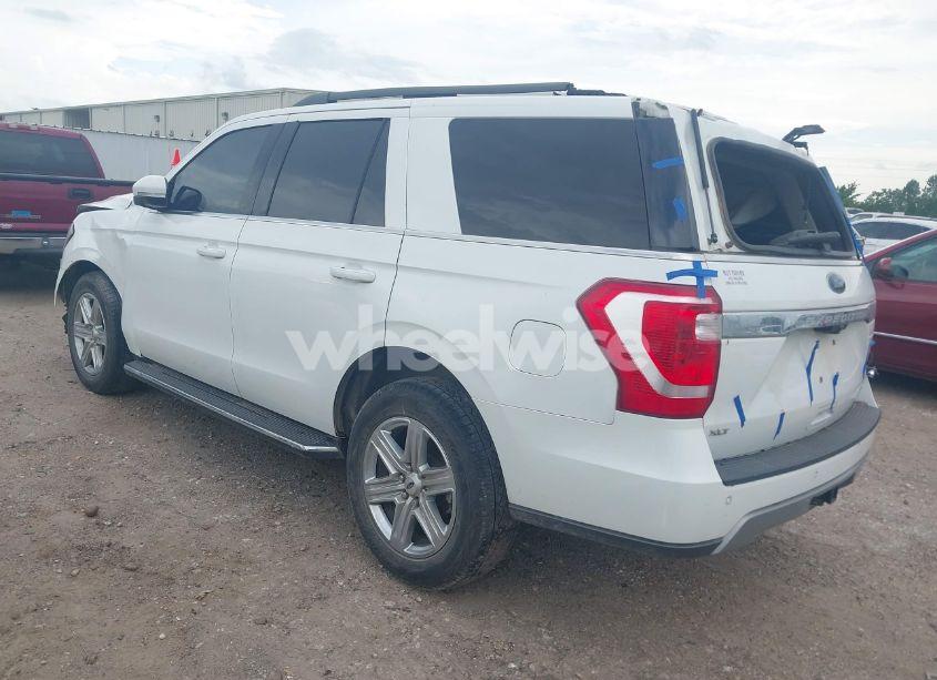 Photo 3 of 2021 Ford Expedition XLT (VIN 1FMJU1HT9MEA15484)