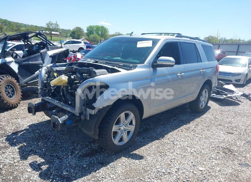 Photo 2 of 2021 Ford Expedition XLT (VIN 1FMJU1HT9MEA33614)